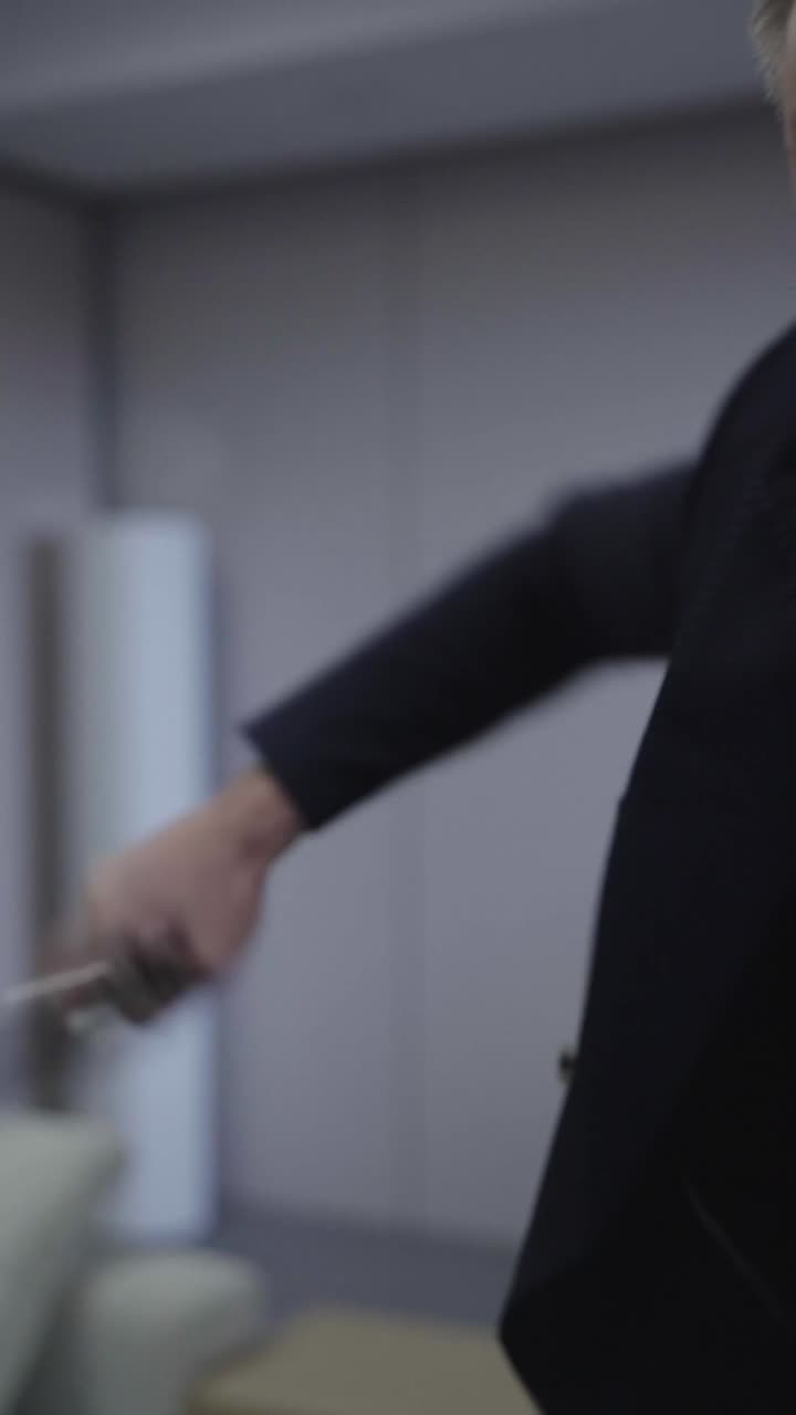 previewTrailer